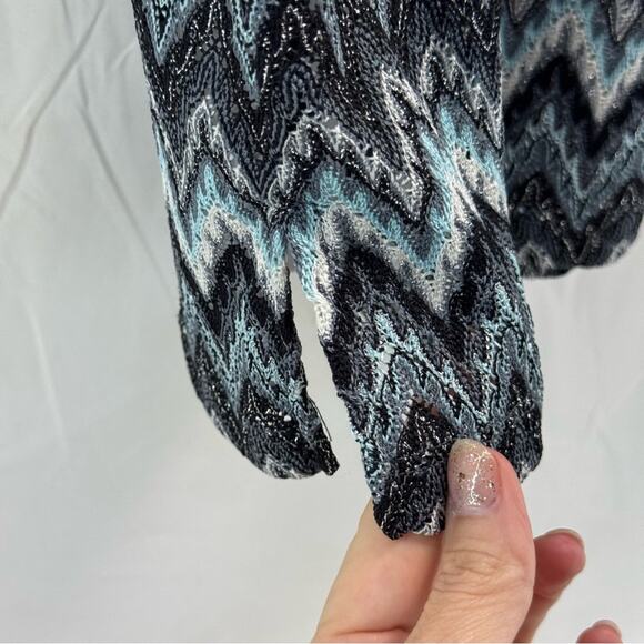 Chevron Patterned Black and White Bon Worth Women's LP Top - Picture 4 of 10